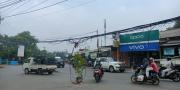 Membahayakan! Kabel Menjuntai di Gondrong Tangerang