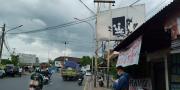 Heboh Gambar Anjing Kawin di Reklame Jalan Otista Tangerang