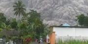 Gunung Semeru Meletus, Warga Panik Hujan Abu Vulkanik dan Kerikil 
