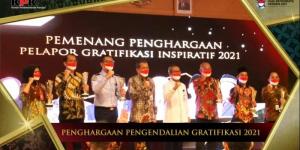 Tenaga&#160;Honorer SD Cibodas Tangerang Raih Penghargaan KPK