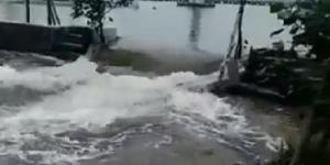 Terjangan Banjir Rob Robohkan Pagar Pembatas Kawasan Wisata Ancol
