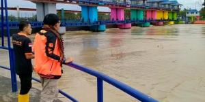 Petugas Siaga Jaga Debit Air Bendungan Pamarayan Serang&#160;