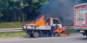 Mobil Pikap Terbakar di Tol Jakarta-Tangerang