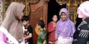 Viral Video Emak-emak Geruduk Rumah Kades Tanjung Pasir Tangerang karena Kebanjiran