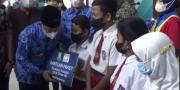 Ratusan Pelajar Kurang Mampu di Kota Tangerang Dapat Bantuan Perlengkapan Sekolah