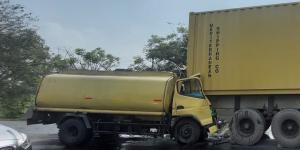 Akibat Kurang Jaga Jarak, Sopir Truk Tangki Tewas Tabrak Kontainer di Tol Tangerang-Merak