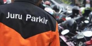 Gerah Disebut Pungli, Juru Parkir Sindir Warganet dengan Bersihkan Sampah di Situ Cipondoh Tangerang