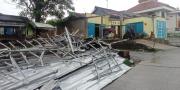 Belasan Atap Rumah Warga di Tigaraksa Tangerang Rusak Diterjang Hujan Angin