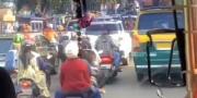Bikin Macet, Warganet Usul Akses Jalan Situ Cipondoh Diperlebar