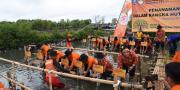 Aksi Basarnas Jaga Kelestarian Lingkungan dengan Tanam 1.000 Mangrove di Tanjung Pasir Tangerang
