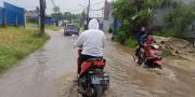 Hujan Sebentar, Jalan Raya Korelet Panongan Tangerang Terendam Banjir