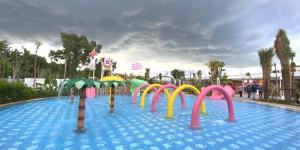 Sambut Libur Lebaran, Ada Tropikana Waterpark yang Estetik di Tangerang
