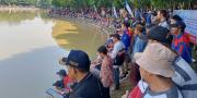 Meriahkan May Day, Ribuan Buruh di Kabupaten Tangerang Mancing Bersama 