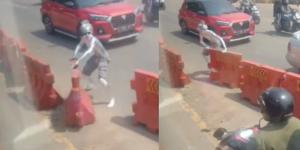 Viral Aksi Heroik Manusia Silver Beri Jalan untuk Ambulans