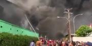 Pabrik Styrofoam di Legok Tangerang Terbakar Hebat Gegara Korsleting Listrik