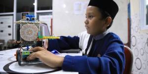 Bangga, Bocah di Tangerang Rakit Robot Pengangkut Hasil Panen
