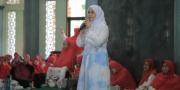 Ratusan Ibu-ibu di Tangerang Belajar Parenting dalam Festival Al-Azhom