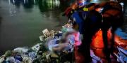 Tersangkut di Tumpukan Sampah, Bocah Hanyut di Kali Angke Ciledug Tangerang Ditemukan