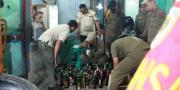 Satpol PP Sita 373 Botol Miras dari 2 Warung Jamu di Pinang dan Cipondoh Tangerang