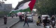 Bela Palestina, Puluhan Massa Ajak Warga Boikot Produk Israel di Kota Tangerang