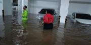 50 Mobil Terendam Banjir di Basement Apartemen Cisauk Tangerang, Pengelola Siap Ganti Rugi