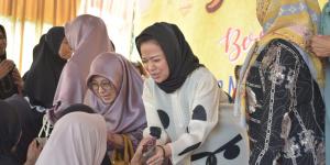 Caleg DPR RI Golkar Eva Elisa Serap Aspirasi Ratusan Ibu-ibu Tangerang Lewat Pengajian