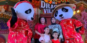 Meriahkan Imlek, Karakter Panda Lucu Siap Menyapa Pengunjung di Mal Ciputra Tangerang