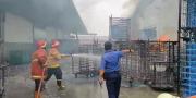 Pabrik Plastik di Jatiuwung Tangerang Terbakar Hebat