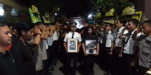 Suasana Haru Iringi Pemakaman Jenazah Pilot Helikopter Jatuh di Tangerang