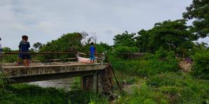 Jembatan Penghubung 2 Kampung di Rajeg Tangerang Roboh Terhempas Arus Sungai