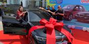 20 Tahun Pakai Telkomsel, Ibu Rumah Tangga Boyong Mobil Mewah BMW dari Undian Poin Festival 2023