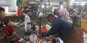 Cegah Kecurangan, Timbangan Pedangan di Pasar Kota Tangerang Ditera Ulang Jelang Ramadan