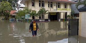 Diguyur Hujan Deras, Pemukiman hingga Polsek Benda Tangerang Kebanjiran