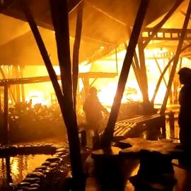 Tersambar Petir Lagi, Saung Makan Mang Engking Citra Raya Tangerang Ludes Terbakar 