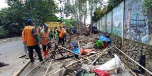 Puluhan PKL di Pinggir Kali Sipon Cipondoh Ditertibkan Pemkot Tangerang