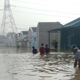 Update Banjir Perumahan Grand Harmoni II Balaraja, Ketinggian Masih 1,5 Meter