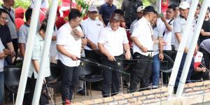 May Day, Pj Gubernur Banten Mancing Bareng Buruh di Tangsel