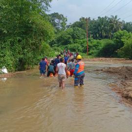 Banjir Luapan Kali Cibeureum, PLN Matikan Sementara Aliran Listrik di Desa Cikande Tangerang 