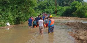 Banjir Luapan Kali Cibeureum, PLN Matikan Sementara Aliran Listrik di Desa Cikande&#160;Tangerang 