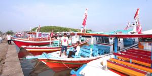 Dukung Pariwisata, Nippon Paint Percantik Belasan Kapal Wisata di Karangantu Banten