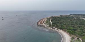 Bentuk Ekosistem Wisata Bersih, PLN dan PT BWJ Bangun SPKLU di Tanjung Lesung