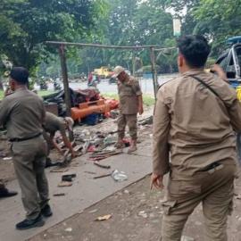 Bangunan Liar dan PKL di Sekitar Mall Balekota Dibongkar Satpol PP