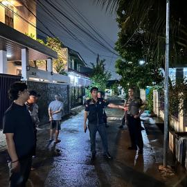 Tragedi di Tengah Banjir Larangan Tangerang, Warga Ditemukan Tewas Tersetrum Tiang Listrik