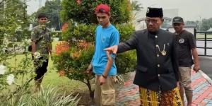 Ngonten Tanaman, Wali Kota Tangerang Diserbu Netizen Minta Segera Urus Jalan Rusak