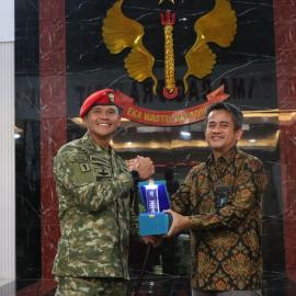 Jaga Keandalan Listrik, PLN Banten Jalin Sinergi dengan Grup 1 Kopassus
